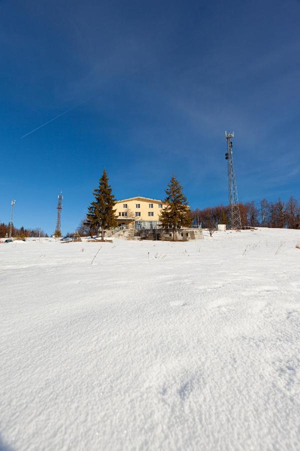 Семеен Хотел “Географски Център” Usana Extérieur photo